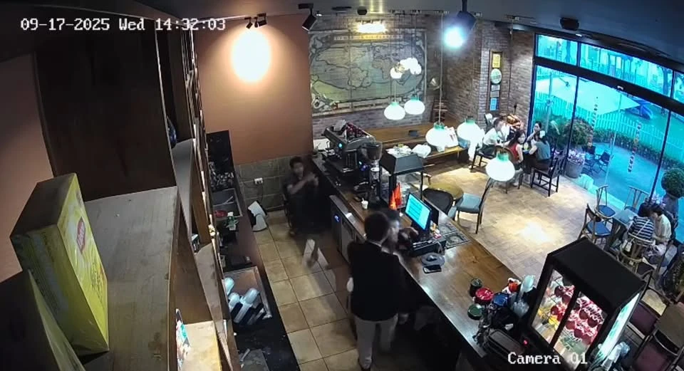 Chi tiết mới trong vụ tổng tài ở quán cà phê Hà Nội, em trai có động thái lạ - Hình 2