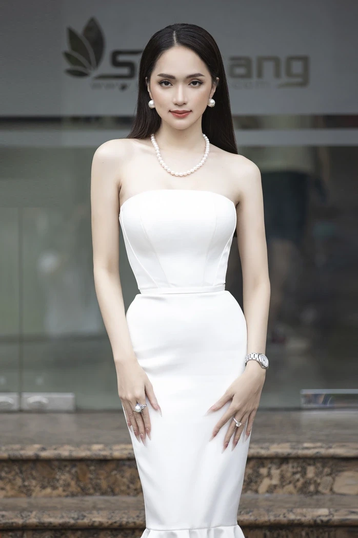 Huong Giang invests in huge accessories at Miss Universe, overwhelming competitors - Photo 6