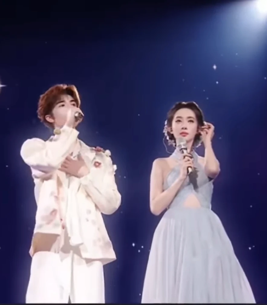 Manh Tu Nghia causes controversy, lip-syncing to keep the image or occupy the singers waves? - Photo 2