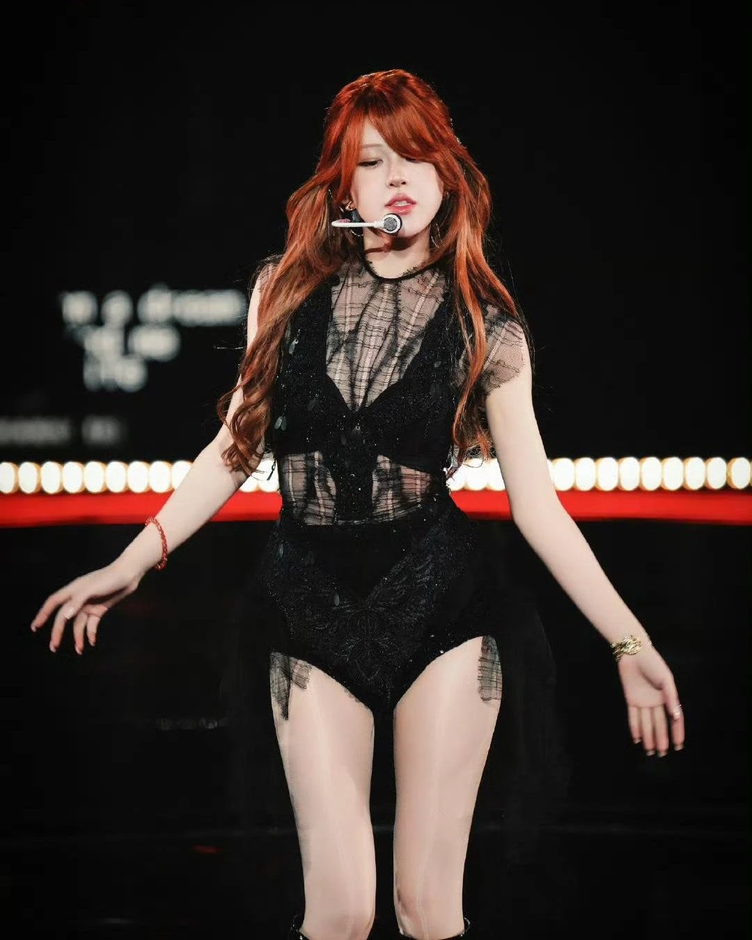 Trieu Lo Tu cried at the concert, admitted that he once wanted to retire, revealing that he had set up his own company? - Photo 2