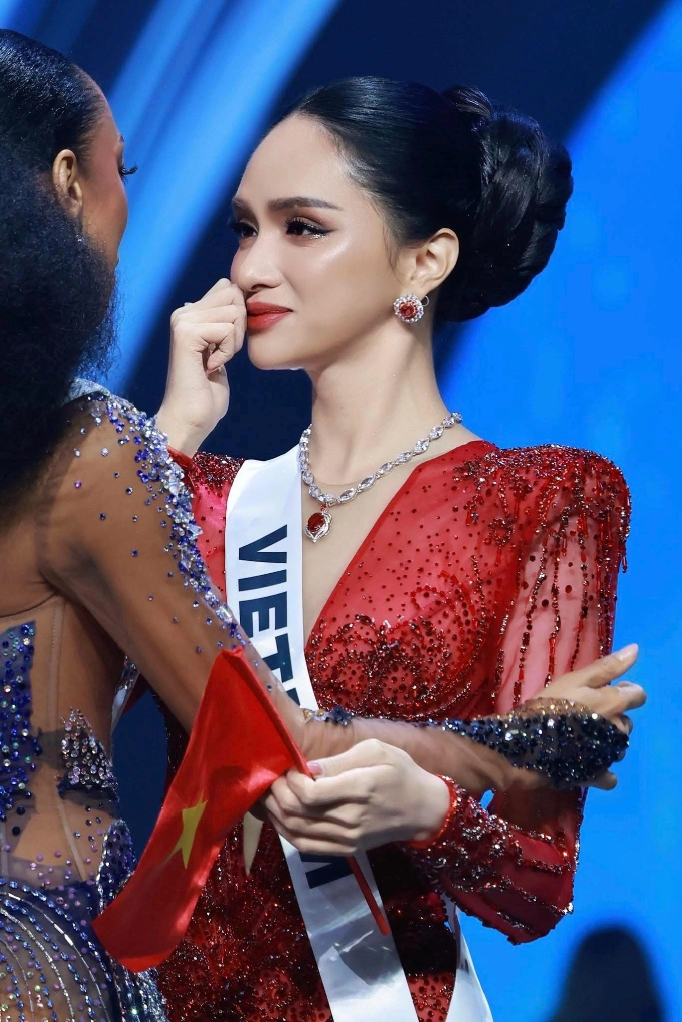 Hương Giang bị Miss Universe thu hồi giải thưởng, mất hơn 5 tỷ tiền vote? - Hình 6