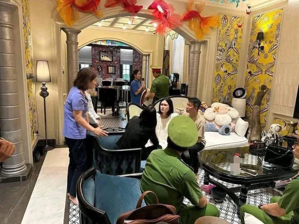 Đoàn Di Băng ăn vạ, ngất xỉu, nhập viện thở oxy khi chồng bị bắt, CĐM xót xa! - Hình 4