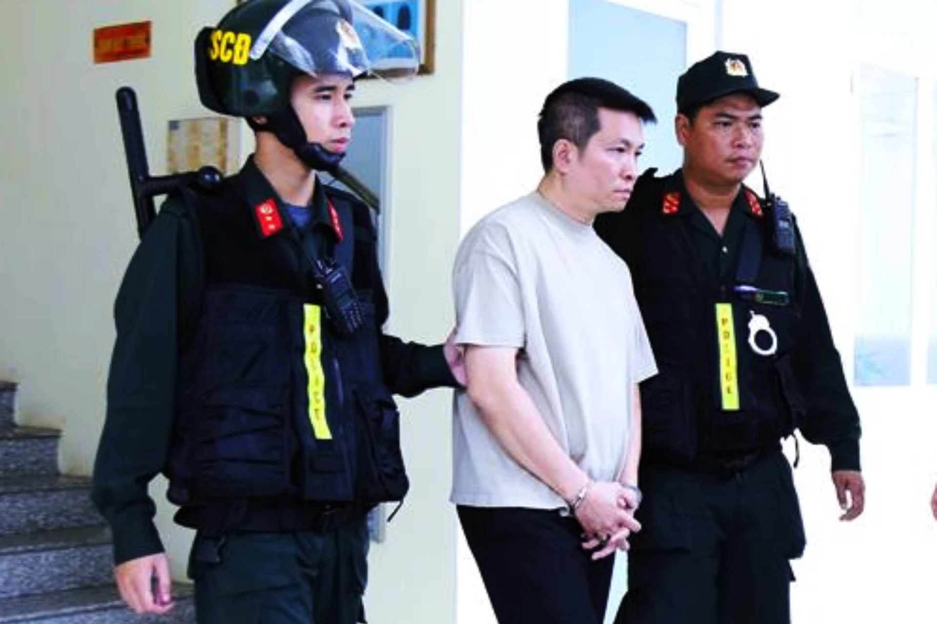 Đoàn Di Băng ăn vạ, ngất xỉu, nhập viện thở oxy khi chồng bị bắt, CĐM xót xa! - Hình 1