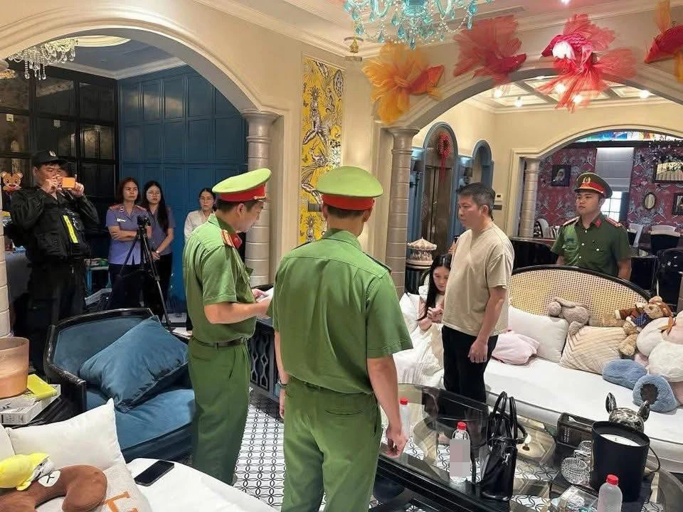 Đoàn Di Băng ăn vạ, ngất xỉu, nhập viện thở oxy khi chồng bị bắt, CĐM xót xa! - Hình 5