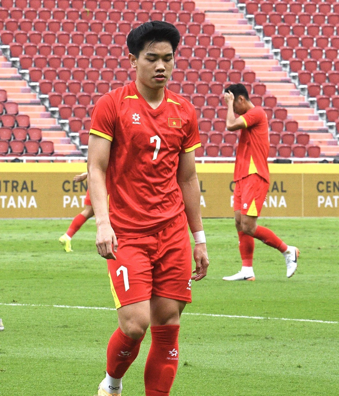 Dinh Bac, the hot boy of Vietnams U22 team, caused Malaysias defeat and received praise from coach Kim Sang-sik. - Photo 6