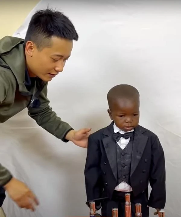 Loi Con from Africa sends birthday wishes, and leaves Quang Linh with four shocking words! - Photo 6