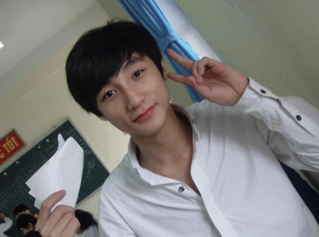 Sơn Tùng MTPs past is being dug up, revealing photos with an older woman hes never seen before. - Photo 3