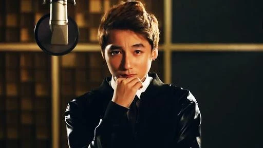 Sơn Tùng MTPs past is being dug up, revealing photos with an older woman hes never seen before. - Photo 4