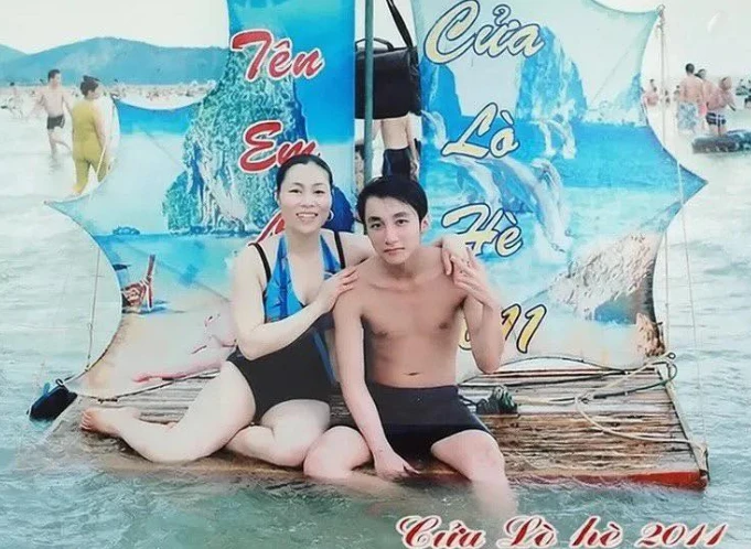 Sơn Tùng MTPs past is being dug up, revealing photos with an older woman hes never seen before. - Photo 2