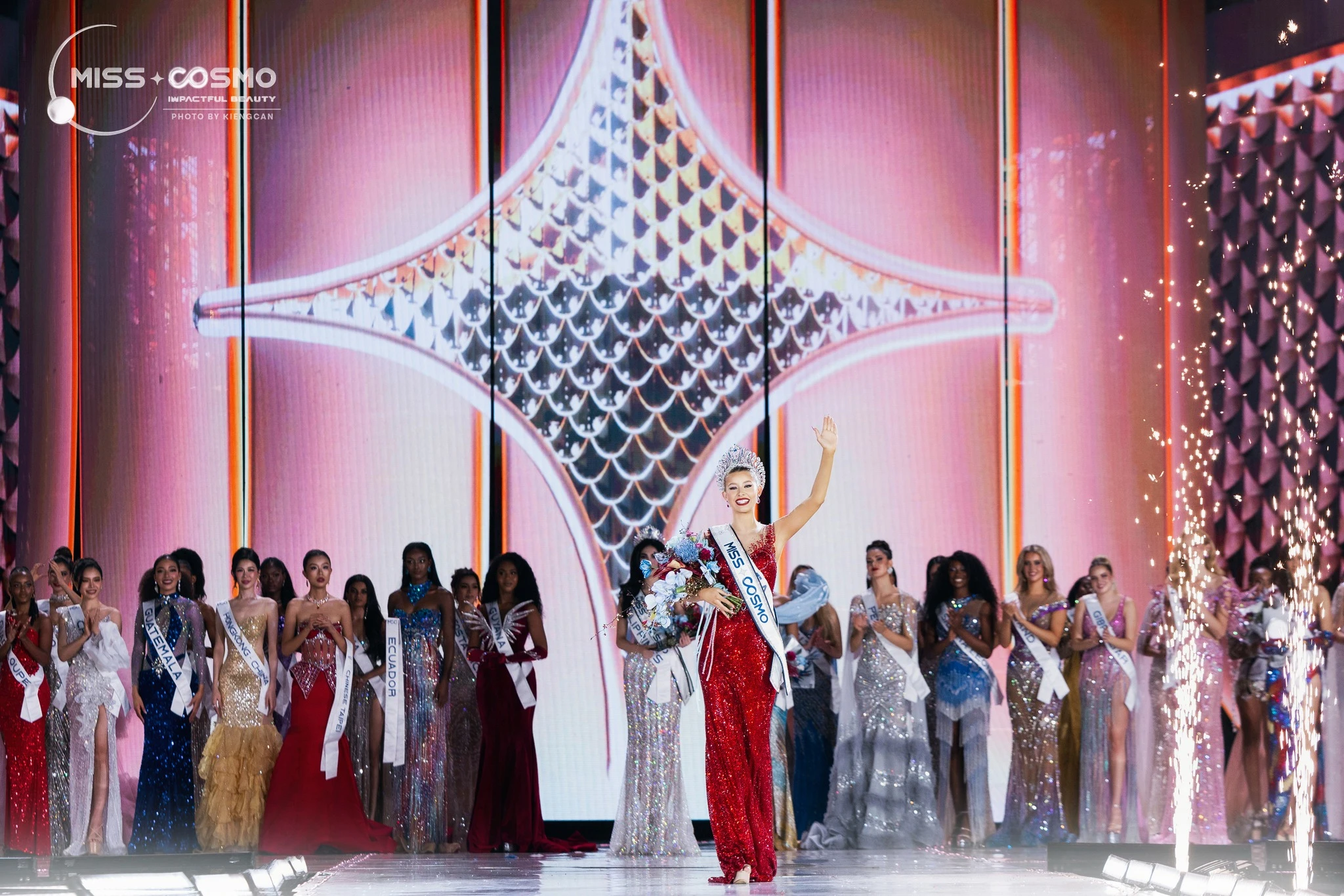 Miss Cosmo 2025: Mỹ đăng quang trên đất Việt, Panama liếc phiên dịch out Top 2 - Hình 1