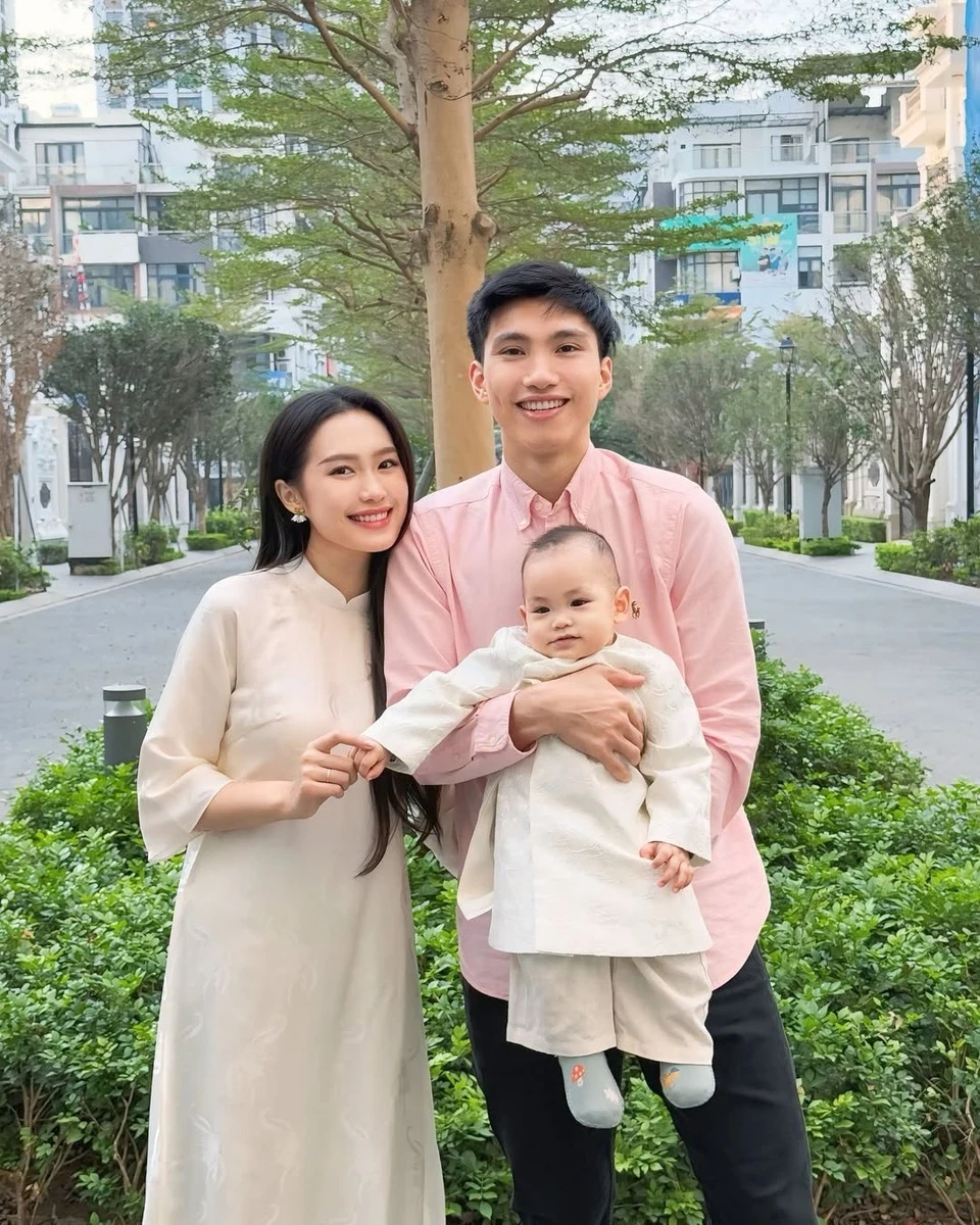Vợ Quang Hải so kè Doãn Hải My, bế lao động chính chúc Tết, kết ngã ngửa? - Hình 6