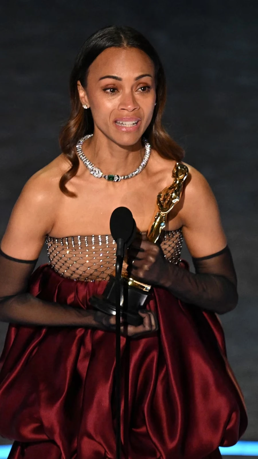Lễ trao giải Oscar 2025: Một sao nữ da màu òa khóc, nhận cúp tạo nên lịch sử - Hình 6