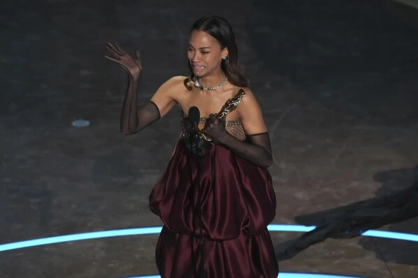 Lễ trao giải Oscar 2025: Một sao nữ da màu òa khóc, nhận cúp tạo nên lịch sử - Hình 3