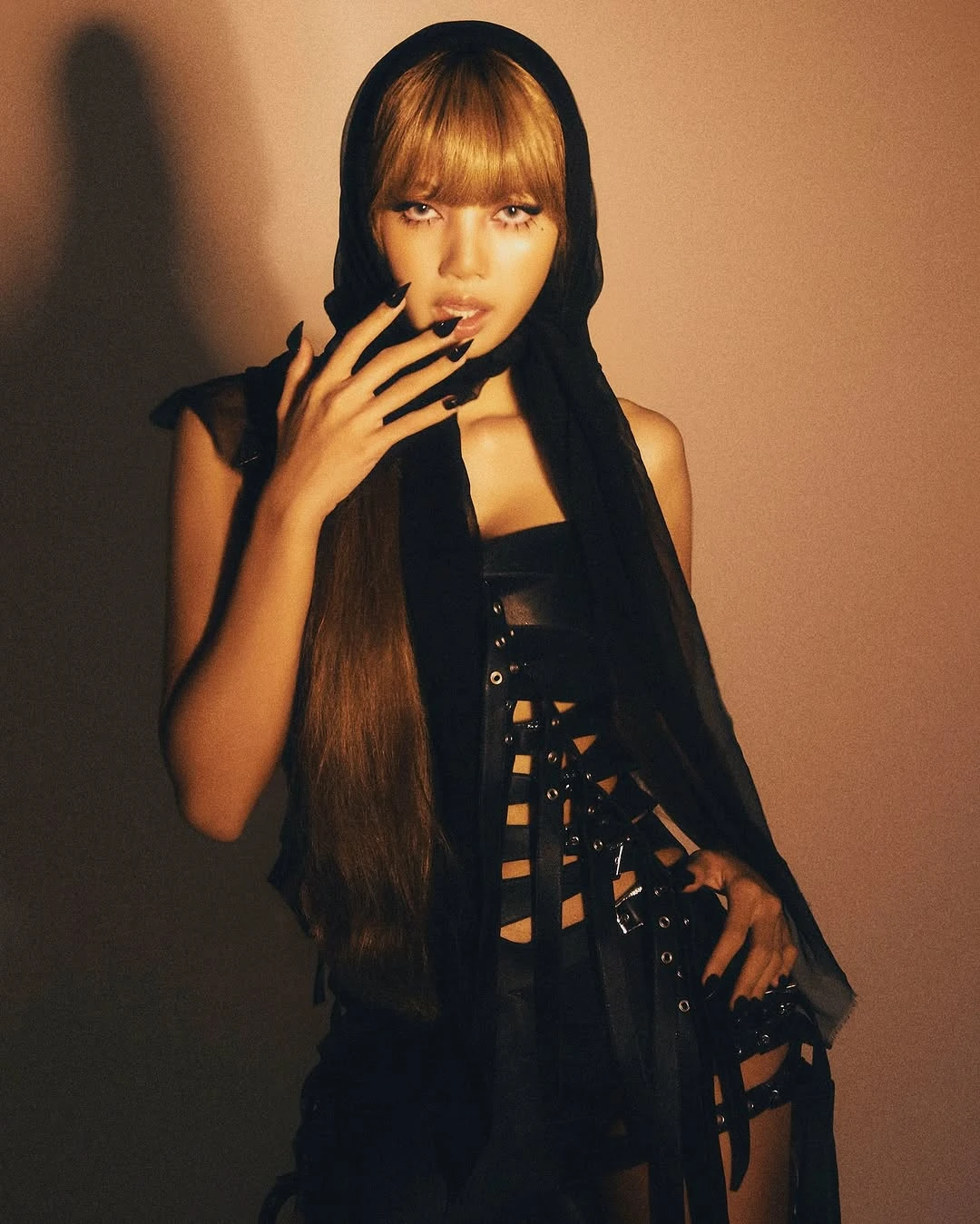 Lisa - Jennie song kiếm hợp bích thống trị BXH, dẫn đầu Kpop vào top toàn cầu - Hình 5