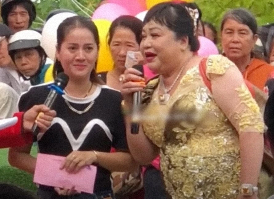 Mẹ nuôi Hồng Loan bức xúc vì bị lên án sau khi cho tiền em Vũ Linh chữa bệnh - Hình 4