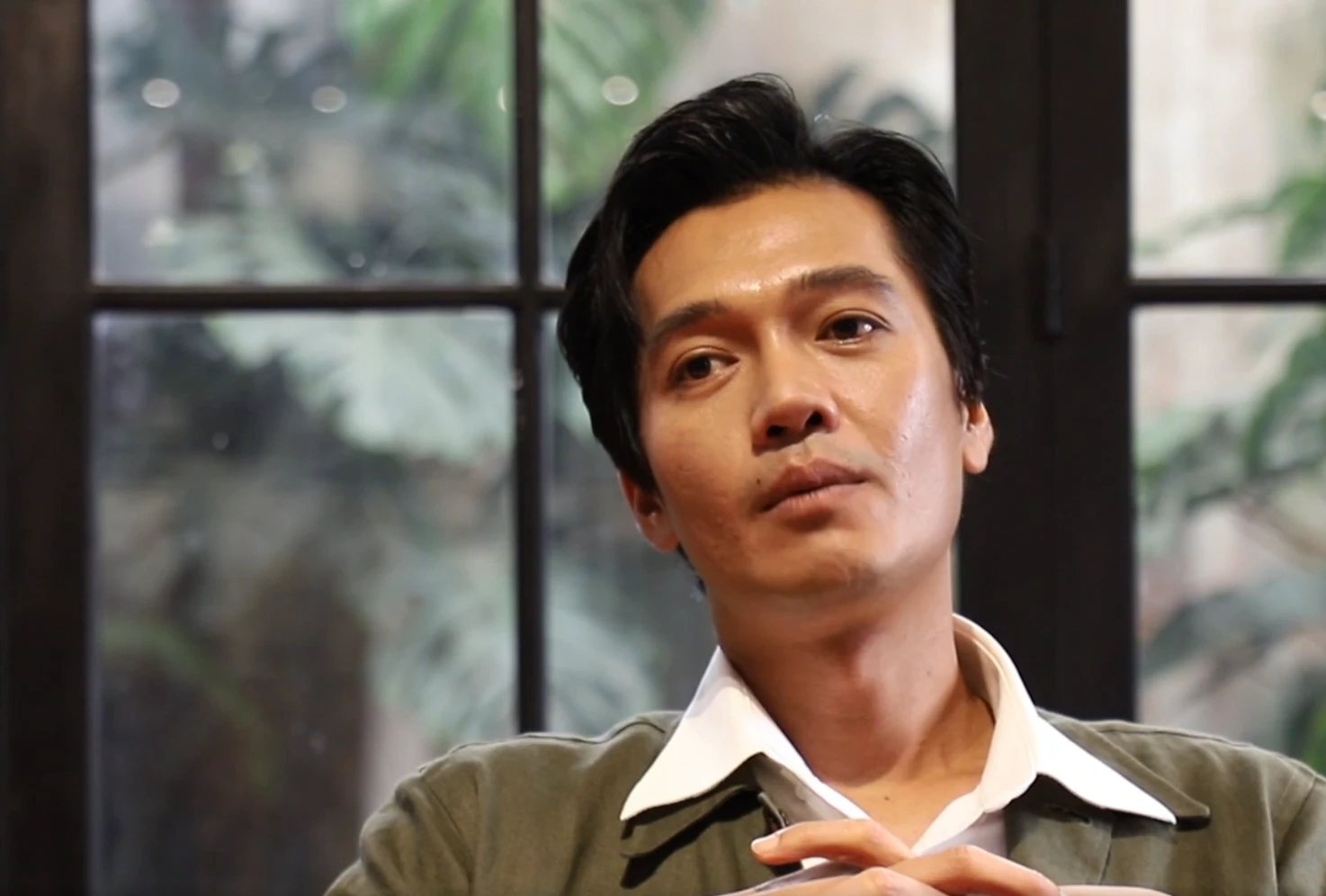 Địa Đạo: Quang Tuấn đỏ mặt vì yêu cầu cảnh gần gũi từ đạo diễn, hy sinh 14kg - Hình 4
