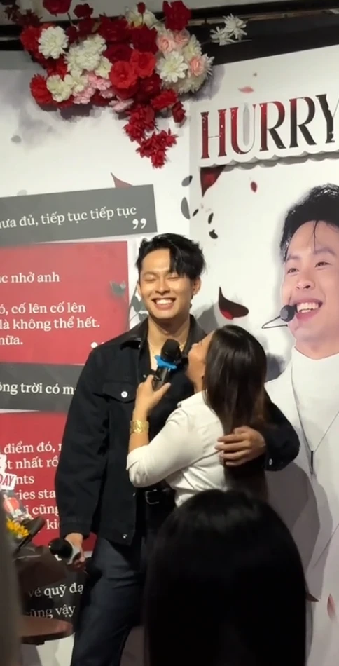 HURRYKNG đón tuổi mới cùng dàn Ngỗng con, bật khóc vì 2 trùm cuối đánh úp? - Hình 2