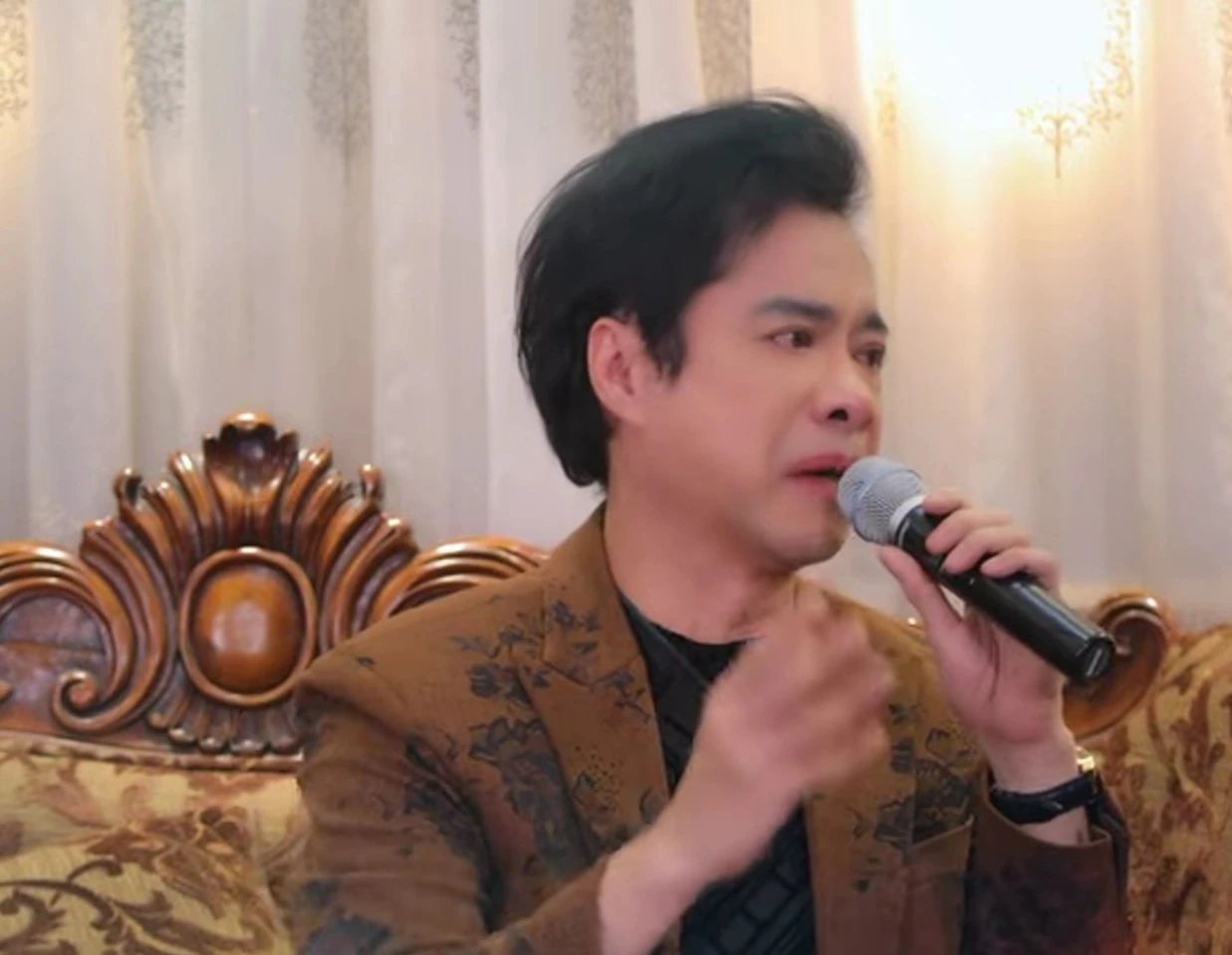 Ngọc Sơn: Ở biệt thự 100 tỷ nhưng không đủ tiền đóng tiền điện, đề cao hiếu thảo - Hình 9