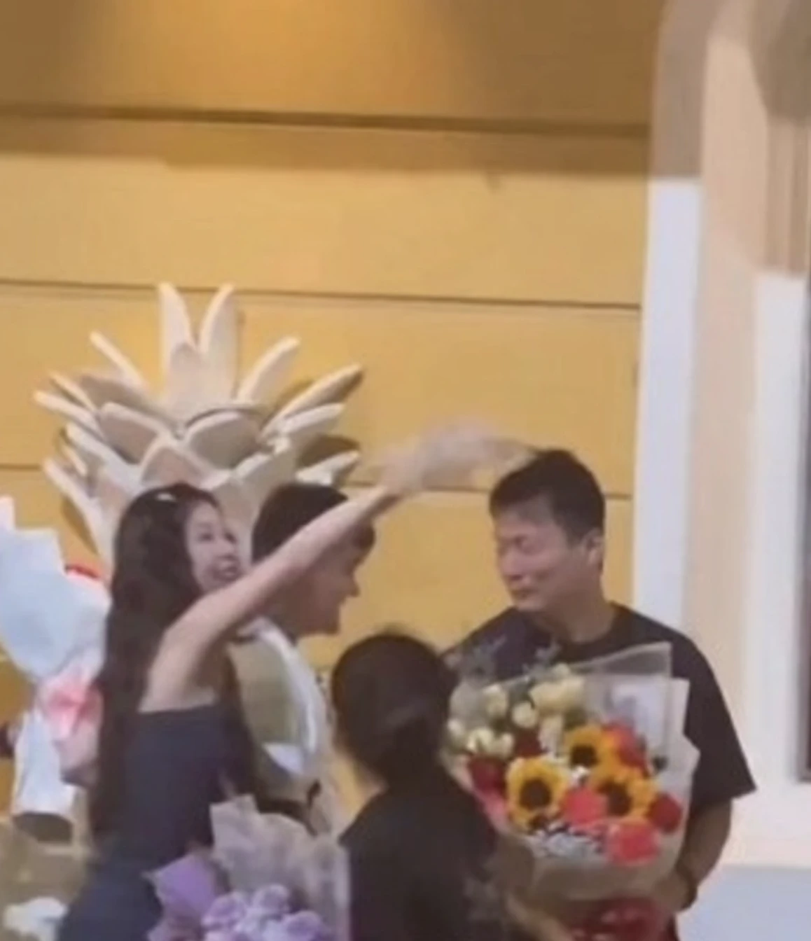 Ngu Thu Han was said to be bad acting and less charming, fans were eager to kick her out of showbiz - Photo 2