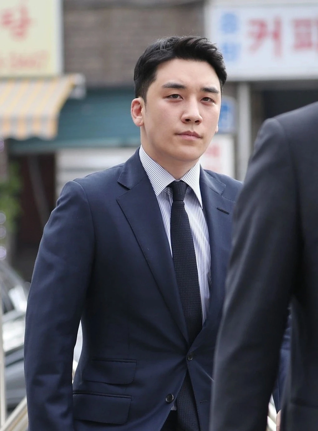 Seungri fled to China to rebuild his life, suddenly apologized, revealed his relationship with BIGBANG? - Photo 1