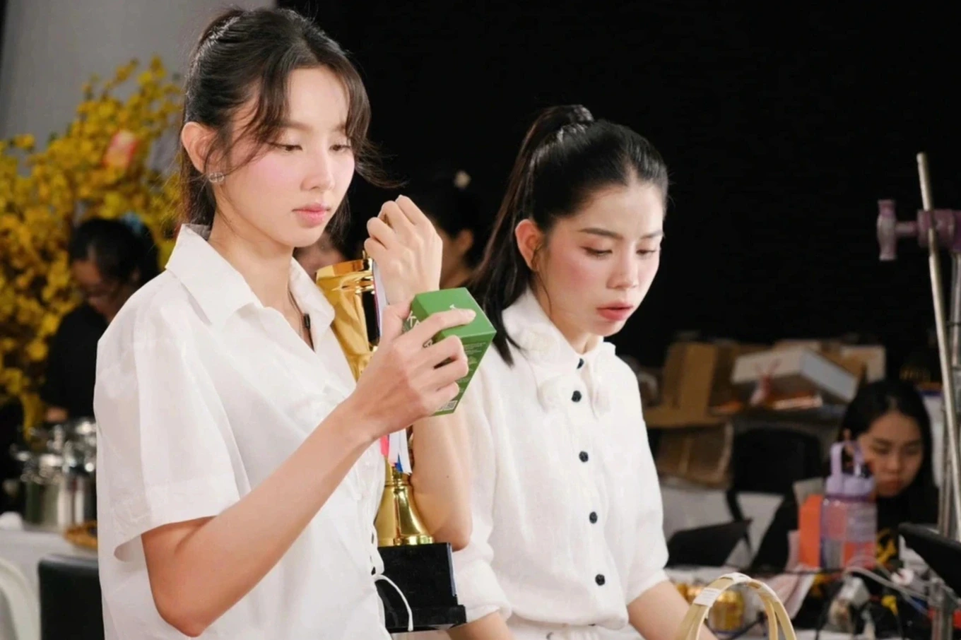 SỐC:Quang Linh - Hằng Du Mục bị bắt, Hoa hậu Thuỳ Tiên tạm hoãn xuất cảnh - Hình 3