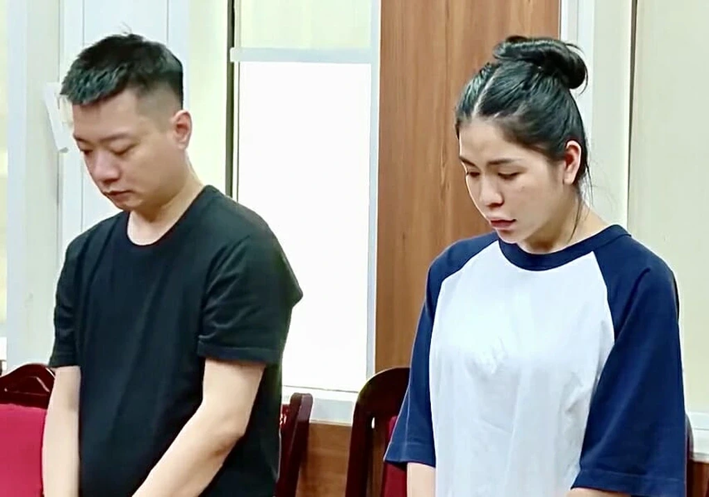 SỐC:Quang Linh - Hằng Du Mục bị bắt, Hoa hậu Thuỳ Tiên tạm hoãn xuất cảnh - Hình 1