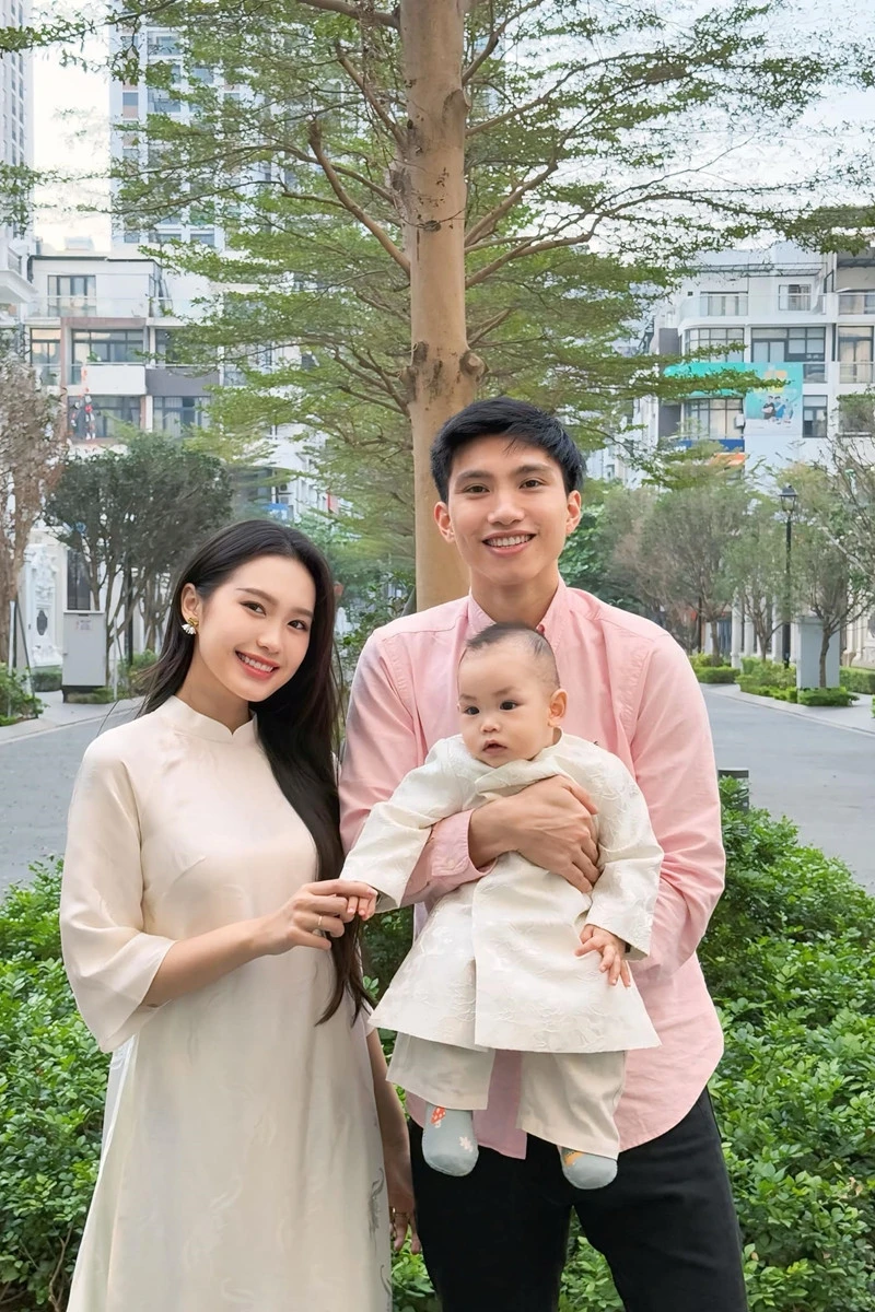 Vợ Đoàn Văn Hậu bất ngờ để lộ tính các hung dữ, chồng không dám trái ý - Hình 5