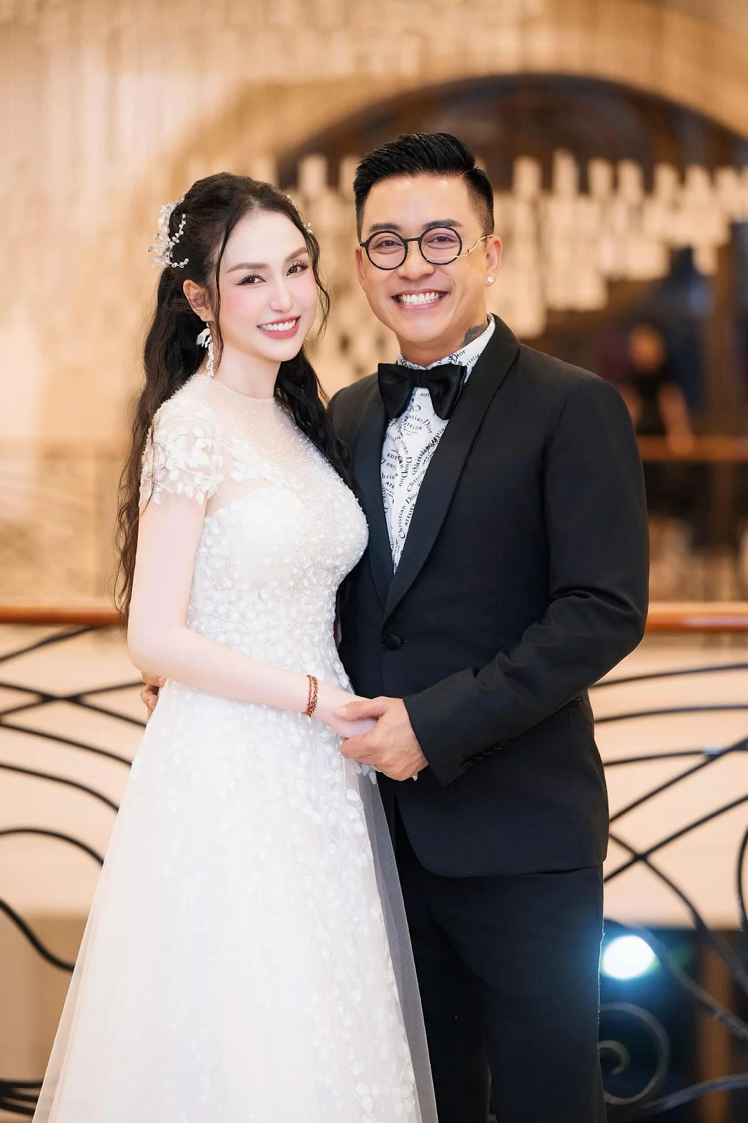 Vợ Tuấn Hưng bị quay clip nhạy cảm, vội lên tiếng làm rõ, thái độ gây chú ý - Hình 4