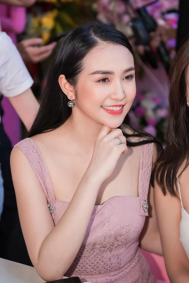 Vợ Tuấn Hưng bị quay clip nhạy cảm, vội lên tiếng làm rõ, thái độ gây chú ý - Hình 3