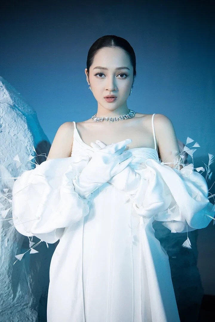 Bảo Anh bị nói là kẻ phản bội vì đầu quân Em xinh, bỏ rơi Chị đẹp? - Hình 3