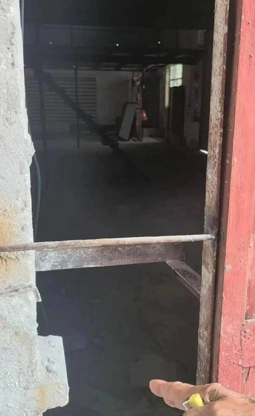 Bố chốt đơn bạn gái của con trai quá cố, con gái phá cửa xông vào lộ thứ sốc? - Hình 2