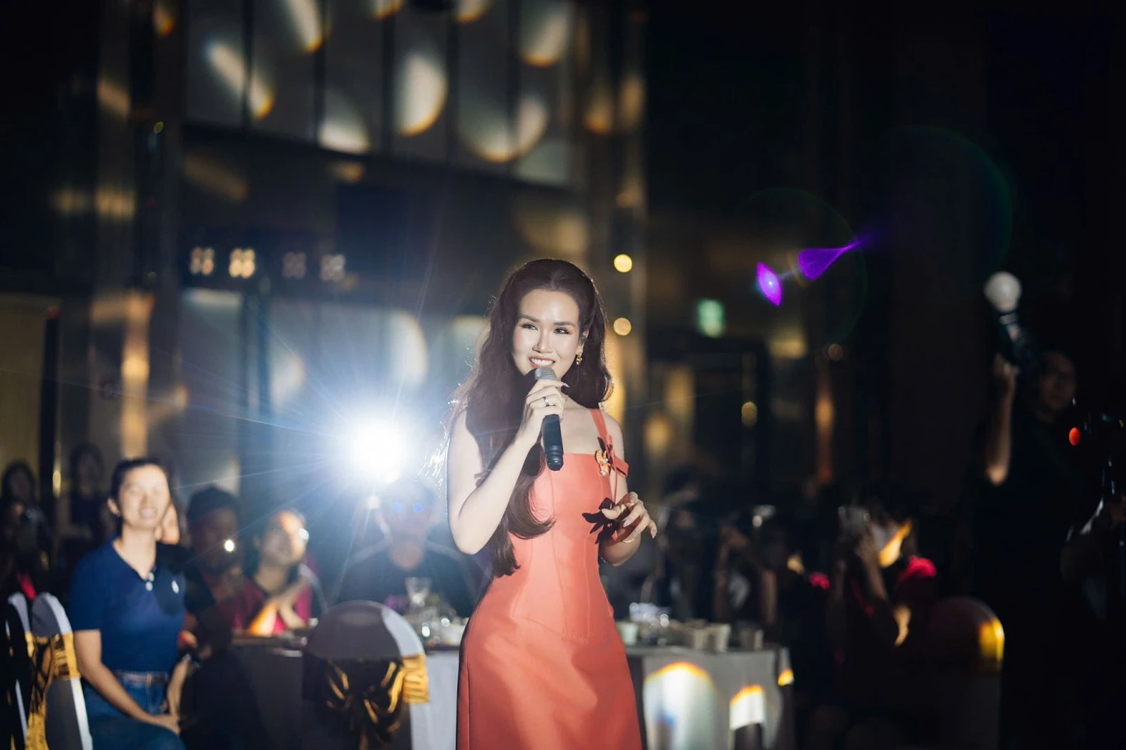 Chồng Võ Hạ Trâm chi 5 tỷ bảo kê vợ, cha đẻ hit diễu binh liền cảnh cáo 1 điều - Hình 2