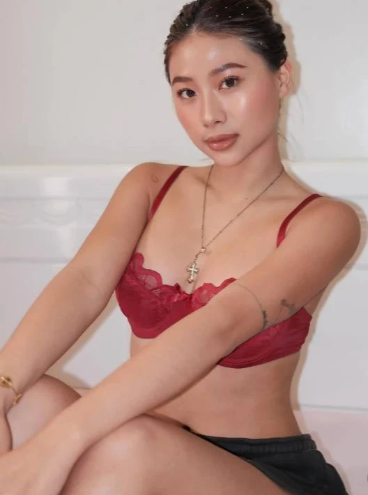 Louis Phạm thành hoa vô chủ, chăm diện mode táo bạo, tag tình cũ nhắn 1 câu - Hình 2