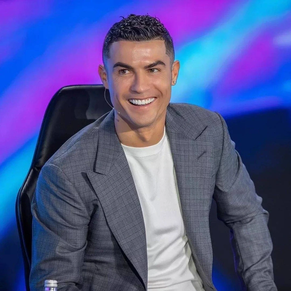 Ronaldo xịt keo khi con trai thứ hai nói 1 từ, quý tử đầu lòng lộ diện mạo sốc - Hình 6