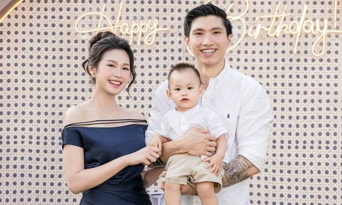 Sinh nhật quý tử Văn Hậu: Ông nội hiếm hoi lộ diện, bơ cháu vì con Quang Hải? - Hình 4
