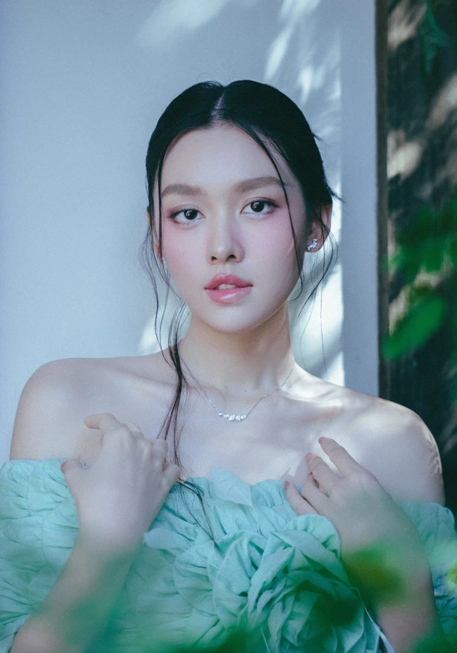 Tường San sở hữu nhan sắc bất bại, thi quốc tế xong về lấy chồng sống kín đáo - Hình 2