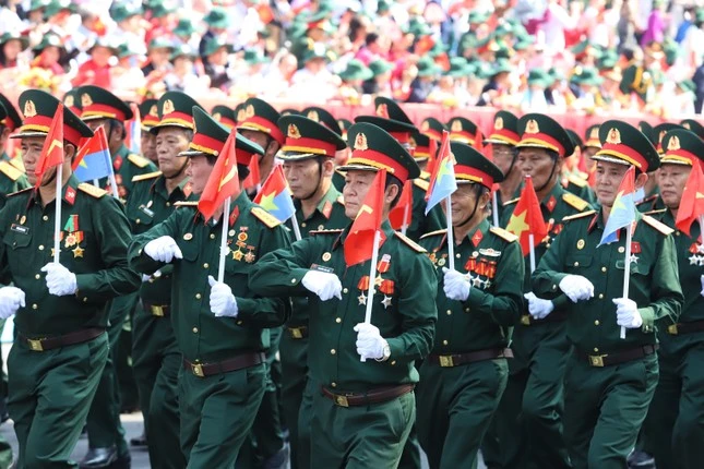 Xôn xao cựu chiến binh bị NV quầy vé sân bay thái độ vì không đủ tiền mua vé? - Hình 8