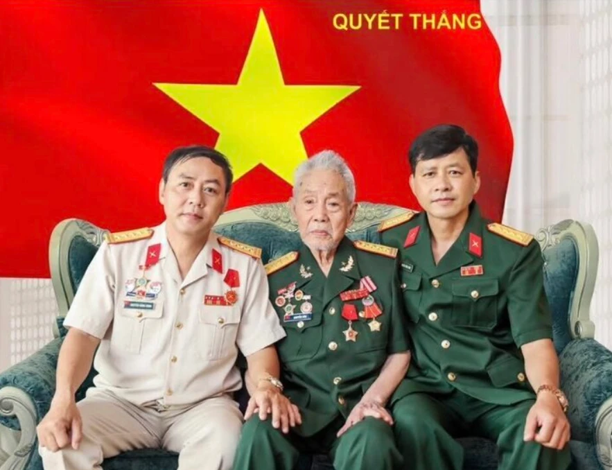 Chi Pu lập cú bứt phá ngoạn mục, hát live thảm họa đến con cưng xứ Trung - Hình 8