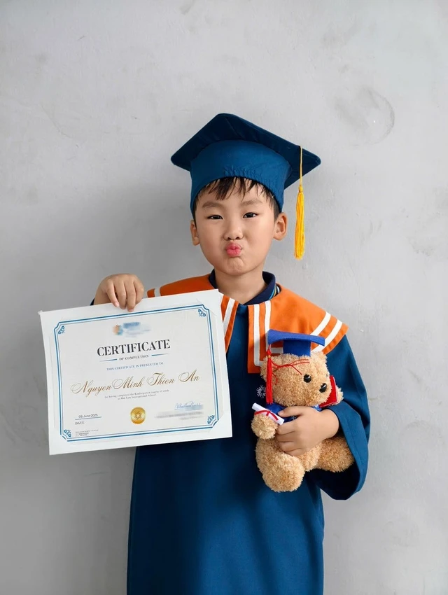 Hoà Minzy nợ vẫn cho con trai học trường xịn, nhìn học phí mà choáng - Hình 1