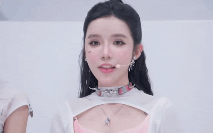 1 Em xinh vừa bị loại đã lộ tâm lý bất ổn, đăng đàn kỳ lạ, fan lo sốt vó - Hình 3