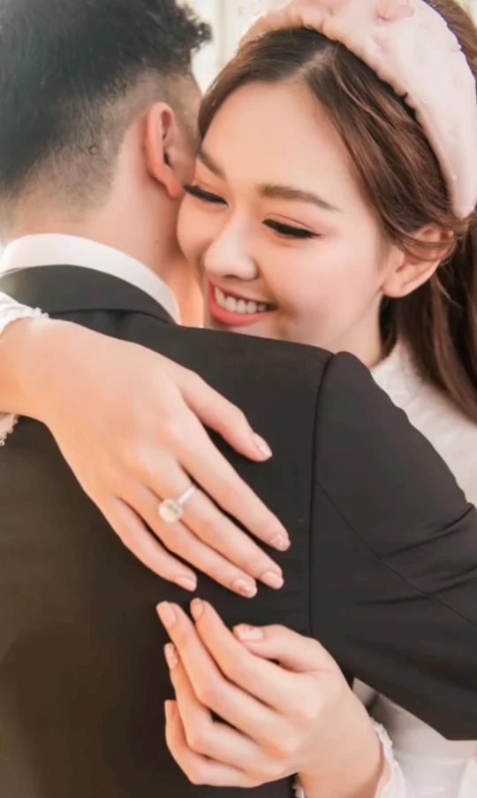 Con trai Chủ tịch Viettel cưới vợ là người showbiz, giống cậu 3 nhà Vin 1 điều - Hình 5
