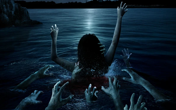 The flat Stone Lake, a place that preserves youth so much that it is terrifying on the big screen? - Photo 2