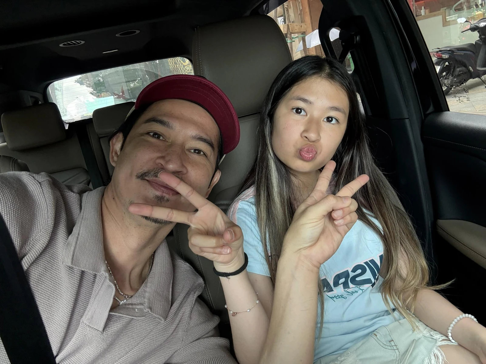 Huy Khanh met his ex-wife again, his attitude of ignoring and desperately deleting it from the frame? - Photo 3