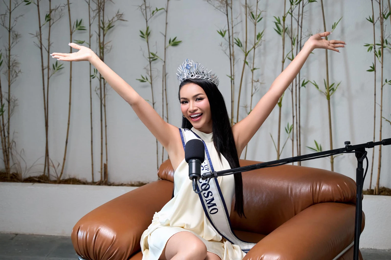 Mook Karnruethai Tassabut: Miss Cosmo runner-up, great education, used to work as a stewardess - Photo 9