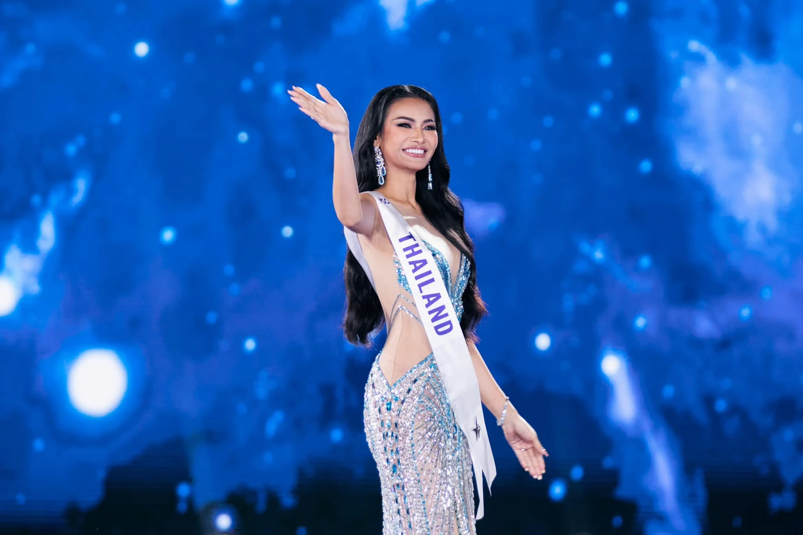Mook Karnruethai Tassabut: Miss Cosmo runner-up, great education, used to work as a stewardess - Photo 5