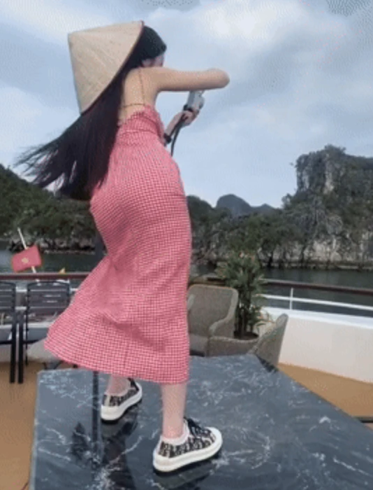 Vợ Quang Hải bị nói bất lịch sự vì đi giày lên bàn ăn để chụp ảnh cho nhà chồng - Hình 3