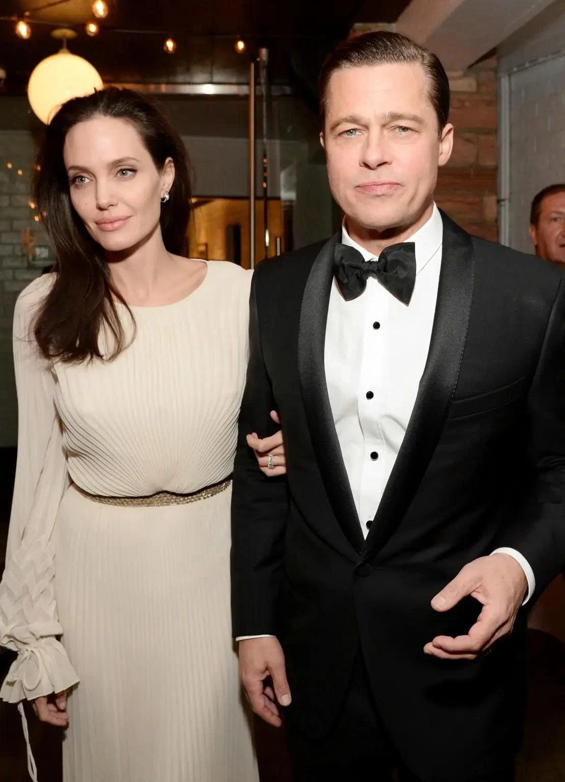 Brad Pitt đòi truy cập tin nhắn riêng của vợ cũ. Angelina Jolie, có ý đồ gì? - Hình 3