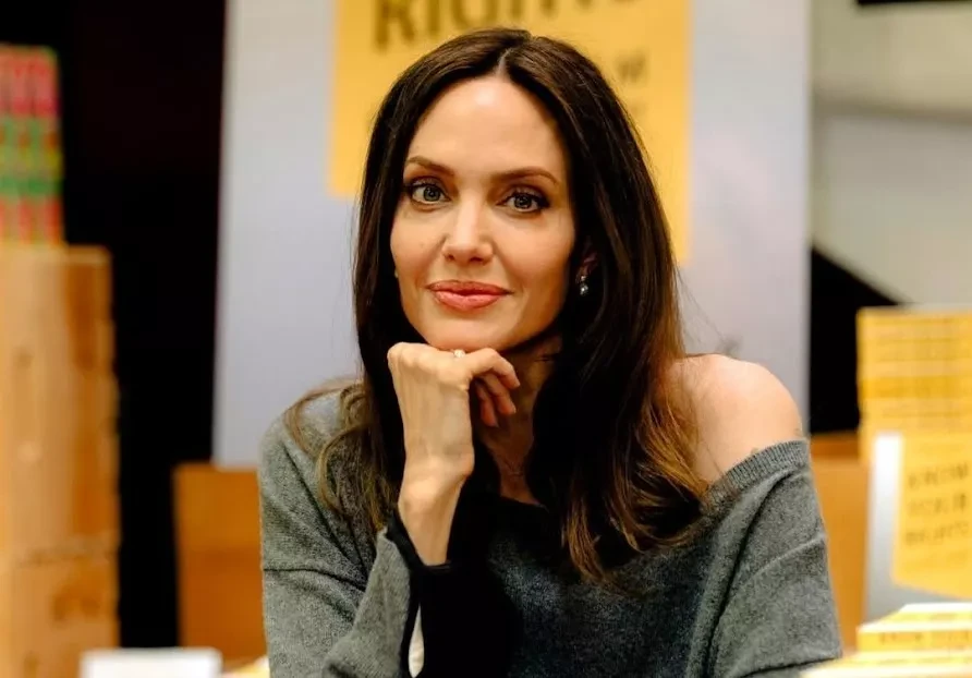 Brad Pitt đòi truy cập tin nhắn riêng của vợ cũ. Angelina Jolie, có ý đồ gì? - Hình 6