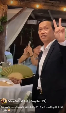 Hoài Linh lộ diện khác lạ, tàn tạ sau khi em trai công bố tin khẩn, CĐM lo ngại - Hình 5
