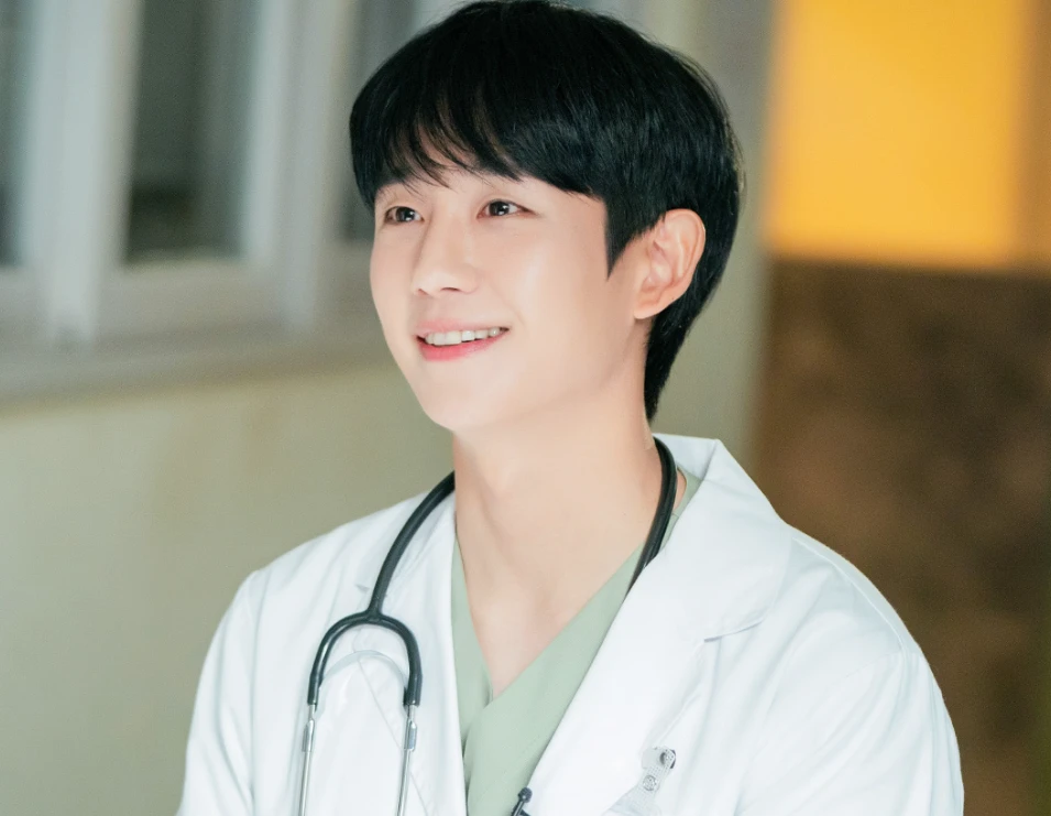 Jung Hae In tài tử phim Love Next Door, lộ gia thế và khối tài sản kếch xù - Hình 2